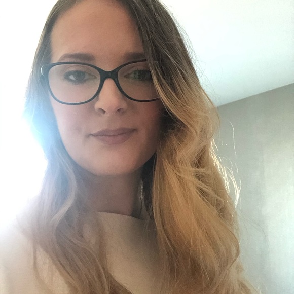 Meet your Posher, Ariane - Picture 3 of 3